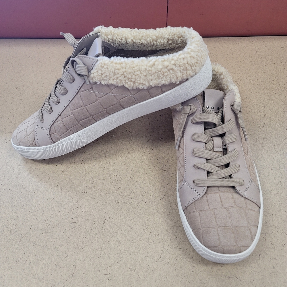 VINCE CAMUTO Slip on Sneakers FUR Crocodile 🐊 Suede Crocs